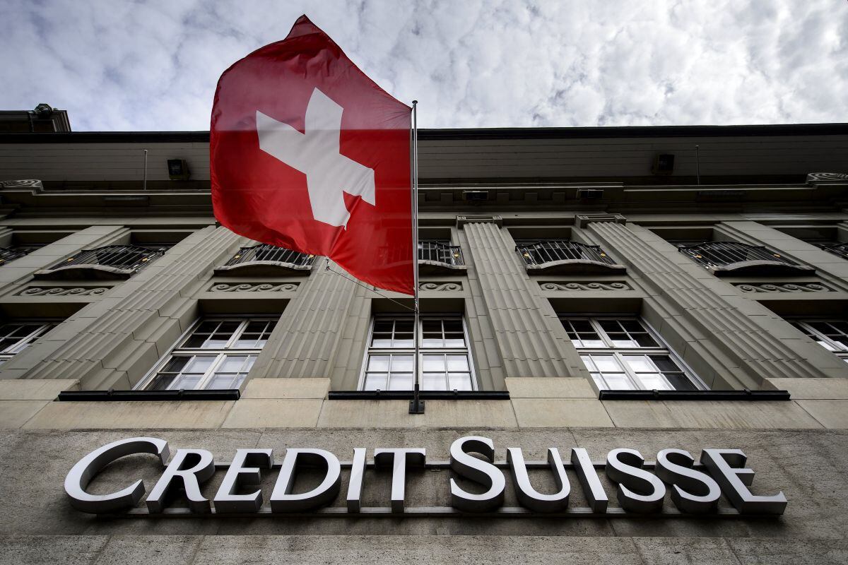 Credit Suisse Bank collapses nearly 20% on Swiss stock market
