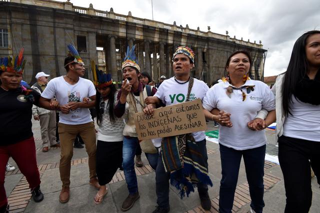 Con tamborileros, actos circenses y ritmo de carnaval comenzaron este miércoles en Bogotá las movilizaciones callejeras del segundo “paro nacional” convocado en menos de una semana contra la política social y económica del presidente colombiano, Iván Duque. (Foto: AFP)