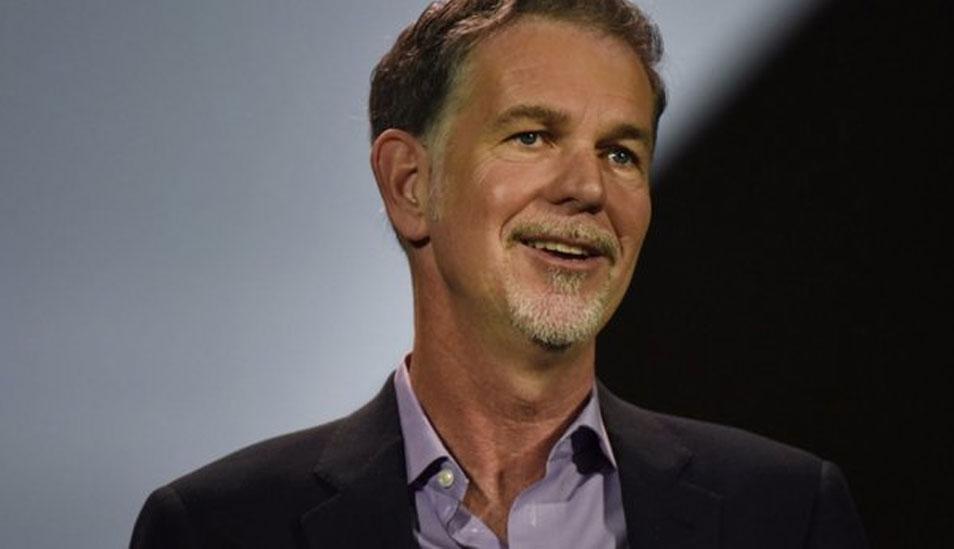 FOTO 1 | 1. Reed Hastings casi acabó con Netflix. Netflix se ha convertido en un gigante imparable, con millones de suscriptores leales y un valor en el mercado que sigue aumentando cada día. Pero en 2011, Reed Hastings, cofundador y CEO de la empresa, tomó decisiones que casi llevaron a Netflix a la extinción. Hastings anunció que la marca lanzaría un nuevo servicio llamado Qwikster para darle salida a su servicio de DVD a domicilio, un movimiento que separaría sus dos servicios principales, lo que complicaría las cosas para los usuarios, además de aumentar considerablemente los precios. (Foto: Getty)