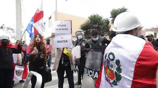 Abimael Guzmán: manifestantes continúan protestando en exteriores de la morgue del Callao 