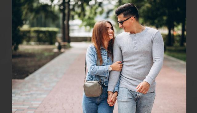 FOTO 5 | VIDA PERSONAL: “Puedes hablar con alguien durante años, todos los días, y aun así, no va a significar tanto como si te sentaras frente a esa persona, sin decir una sola palabra. Las conexiones se hacen con el corazón, no con la lengua”, C. JoyBell C, escritora. (Foto: Freepik)