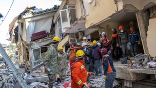 Fallecidos por terremotos en Turquía y Siria suman casi 19,400
