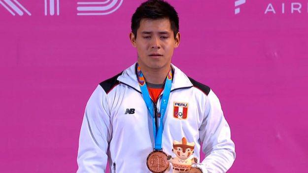 Luis Bardalez ganó la medalla de bronce en levantamiento de pesas en Lima 2019. (Captura: Movistar Deportes)