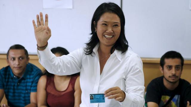 La candidata presidencial por Fuerza Popular, Keiko Fujimori, acudió a votar en el colegio Virgen de la Asunción en el distrito de Surco.