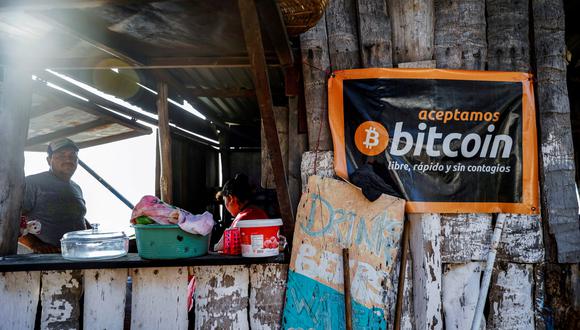 En la playa salvadoreña de Punta Roca, en La Libertad, también aceptan bitcoins.  REUTERS/Jose Cabezas/File Photo