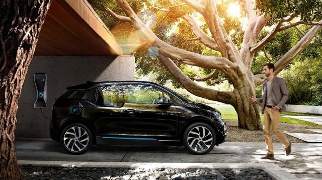 Actualmente, BMW fabrica los automóviles de alta gama y las motos de esta marca, los lujosos Rolls-Royce, los elegantes Mini, y cuenta con 30 fábricas en 14 países, emplea a cerca de 116,000 asalariados y en 2014 tuvo un volumen de negocios de 80,000 mill