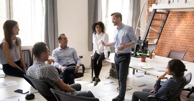 FOTO 5 | Los buenos jefes dicen las cosas como son. Por duras que sean las noticias, ellos no las edulcoran y mucho menos las ocultan. Los malos jefes no saben comunicar con eficacia y por eso rehúyen a los cara a cara con sus empleados o los tienen de mala manera. (Foto: iStock)