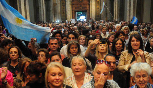 Con gran capacidad de movilización, mediante espacios radiales y en la televisión, los evangélicos marcan territorio en casi todas las provincias de un país tradicionalmente católico, cuna del Papa Francisco. (Foto: EFE)