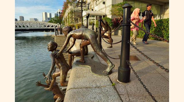 Primera generación (Singapur). En los albores del milenio –qué expresión tan épica- el gobierno de este país decidió que era el momento de darle, también, importancia al pasado. Dejando a un lado la ciencia ficción, las moderneces, los skylines y los proy