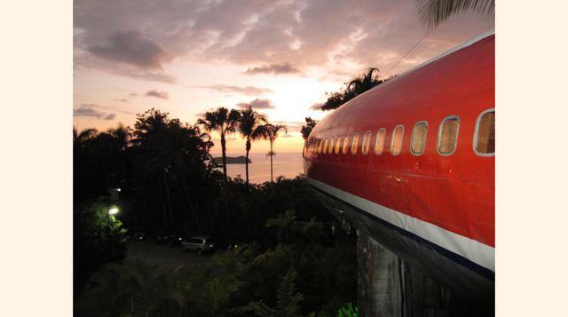 Sobre una de las alas del avión se ha montado una terraza de observación. (Foto: Mega Ricos)