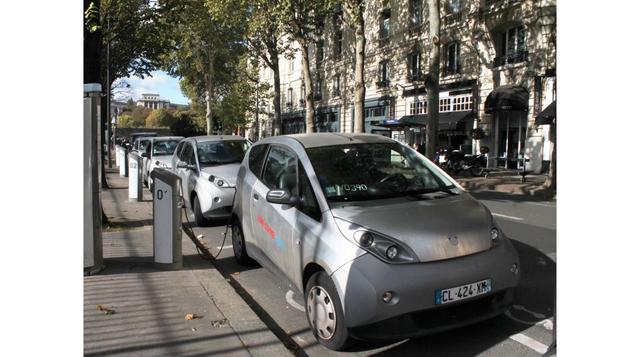 Autolib es un servicio de automóviles eléctricos compartido que se inauguró en París (Francia) en diciembre del 2011, el primero en Europa y el más grande en el continente. (Foto: Ricardo Montero)