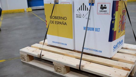Imagen muestra la llegada del primer envío de vacunas de Pfizer contra el coronavirus al centro logístico en Guadalajara, centro de España, el 26 de diciembre de 2020. (EFE/EPA/JOSE MARIA CUADRADO).