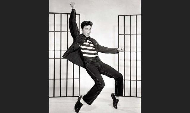 Fue diseñado personalmente por Elvis Presley y lo poseía en propiedad junto a su padre Vernon Presley.