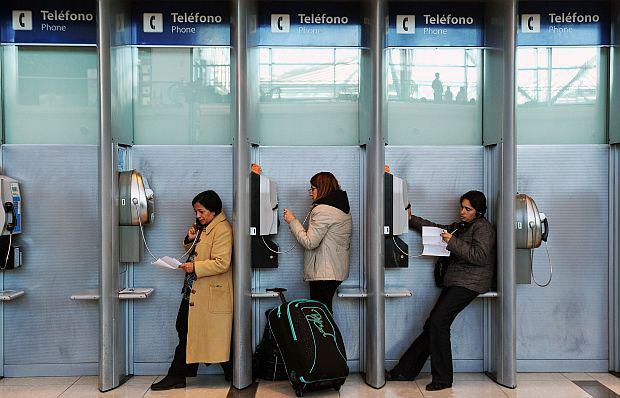 Cuando entre en vigencia el acuerdo del Mercosur, las compañías telefónicas dejarán de cobrar por el cargo del servicio de roaming internacional. (Foto: AFP)<br>