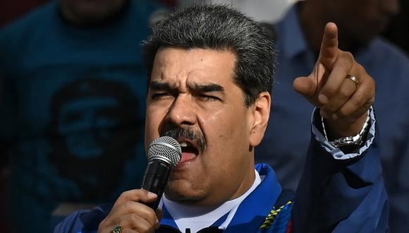 El presidente de Venezuela, Nicolás Maduro, pronuncia un discurso durante una reunión para celebrar el Día Internacional de la Juventud en el Palacio Presidencial de Miraflores en Caracas, el 12 de febrero de 2023. (Foto de Federico PARRA / AFP)