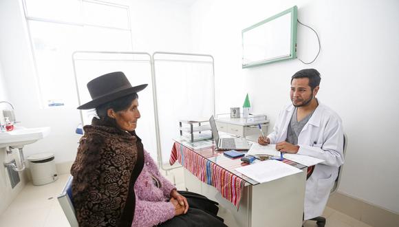Más de 20,000 profesionales de la salud realizarán Serums para atender a poblaciones vulnerables. (Foto: Andina)