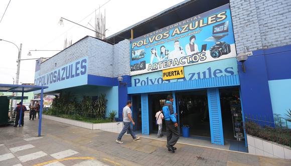 El centro comercial Polvos Azules, ubicado en el centro de Lima, estaba en la lista de la USTR como lugar de venta de productos falsificados y piratas. (Foto: GEC)