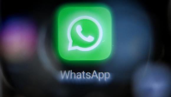 WhatsApp se ha enfrentado a abusos como la mensajería masiva y la difusión de información errónea y discursos de odio.  (Photo by Kirill KUDRYAVTSEV / AFP)