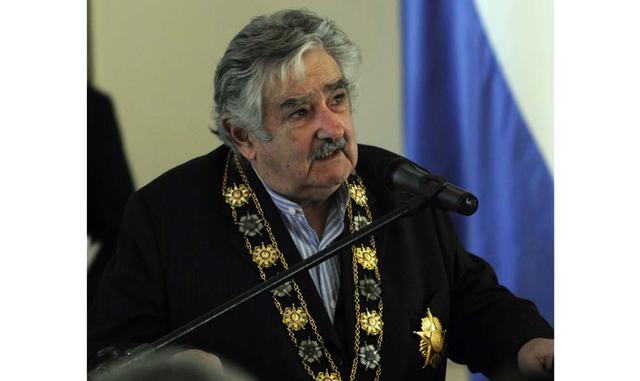 En diciembre de 2013, cuando el exguerrillero tupamaro José Mujica (2010-2015) aún era presidente, el Senado aprobó una ley que le permitió al Estado controlar la marihuana desde su siembra hasta su venta al público.