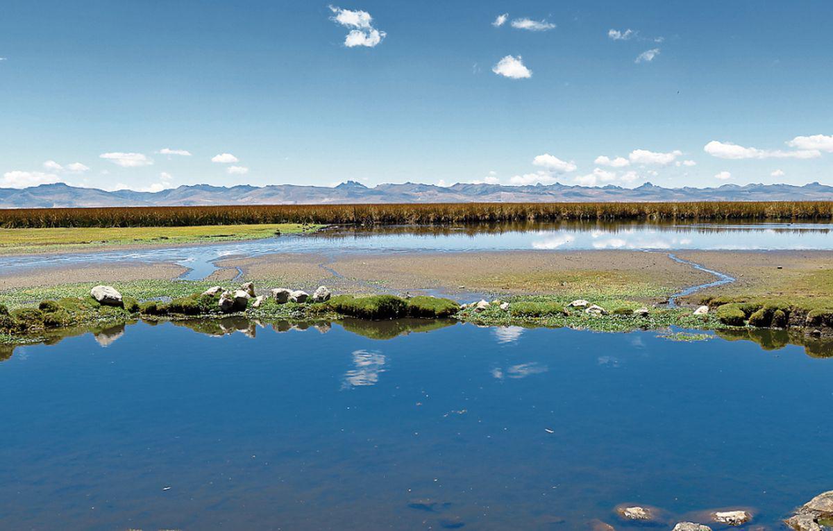 Para que el agua plácida del lago Junín revelara su potencial para iluminar e incrementar la productividad en el Perú se siguió un protocolo para certificar su potencial. (Foto: iStock)