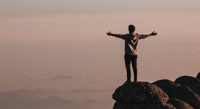 FOTO 5 | 4. Dar gracias (3 minutos). Cuando nos tomamos el tiempo para agradecer todo lo que tenemos, somos personas más felices, con menos ansiedad y con relaciones más sanas. Tómate unos minutos cada mañana para anotar al menos una cosa por la que estás agradecido en tu vida.

Esto podría ser algo tan simple como dormir bien por la noche o sentirse agradecido por pasar tiempo con amigos y familiares. O podría ser algo más profundo, como tener buena salud, tener comida en tu refrigerador y no tener que preocuparse por pasar hambre. (Foto: Junior Moran vía Unsplash)