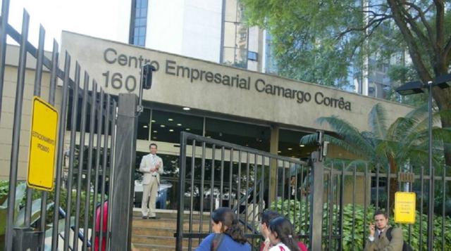 Martes. Fiscalía dispone el congelamiento de las cuentas de “Camargo y Correa”:http://gestion.pe/politica/fiscalia-dispone-congelamiento-cuentas-camargo-y-correa-peru-2179954 en Perú. Esta decisión se tomó en coordinación con UIF, detalló la entidad judic
