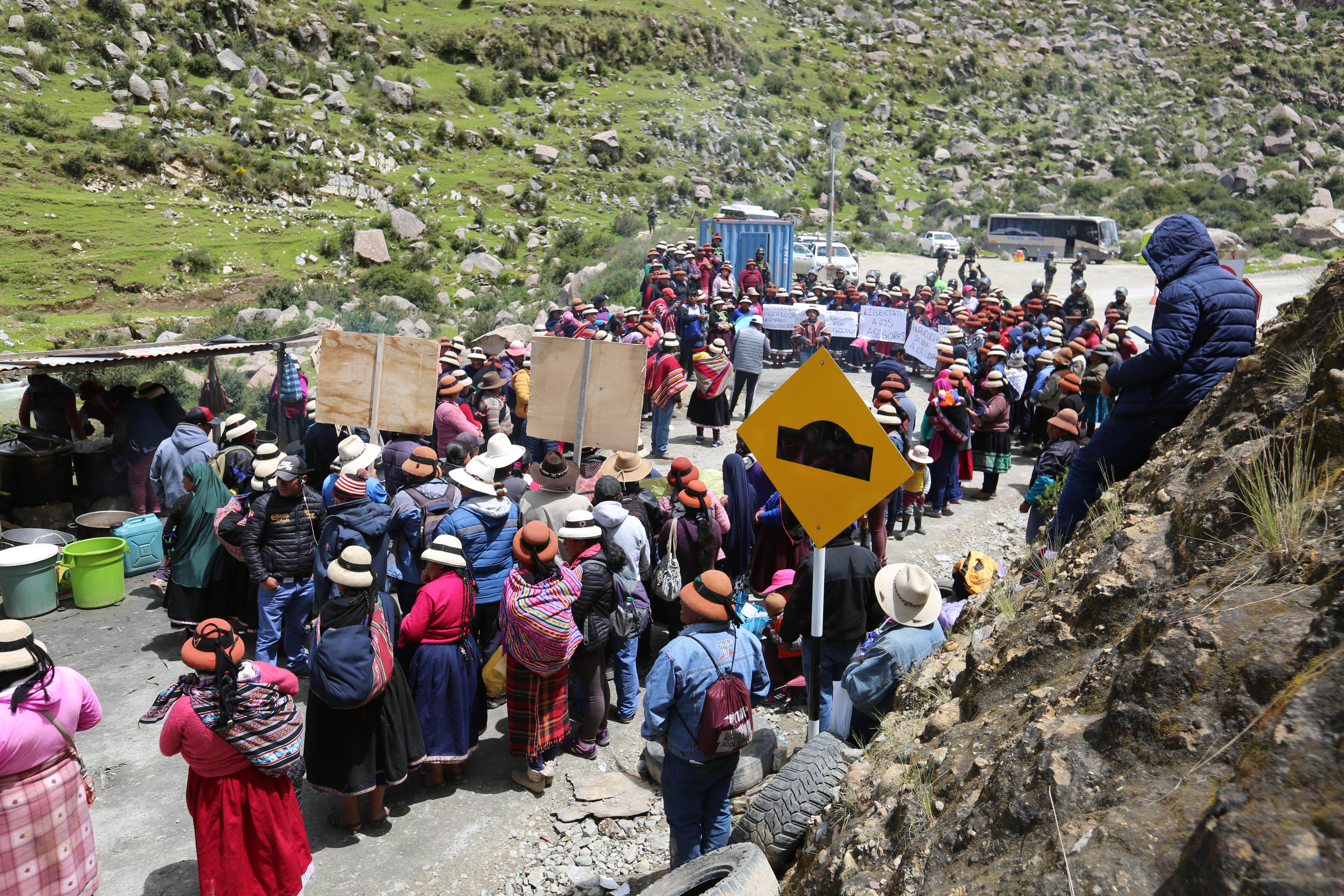 Las Bambas paralizará totalmente sus operaciones debido a bloqueo en corredor minero