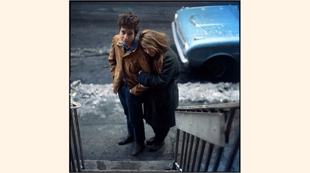 3. En los sesenta se convirtió en uno de los artistas más populares con sus canciones de letras provocadoras. En 1962 comienza su relación con Suze Rotolo, una activista política, quien lo dejó por frío, pesimista y poco fiel. (Foto: blogpocket.com)