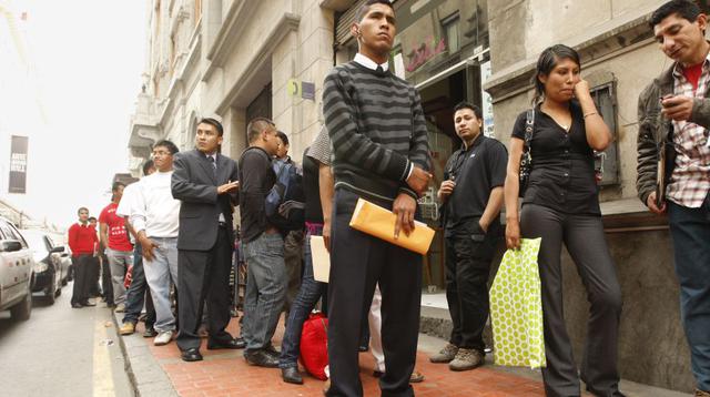 PPK plantea crear un seguro de desempleo y generar tres millones de empleos en cinco años con el fomento de obras de infraestructura que suman 70.000 millones de dólares, con la participación de asociaciones públicas y privadas. Emitir deuda para financia