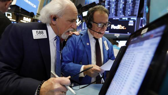 Wall Street el lunes: Dow Jones ganó un leve 0.06 %, S&amp;P 500 descendió un 0.08 % y&nbsp;Nasdaq se dejó un 0.7 %. (Foto: AP)