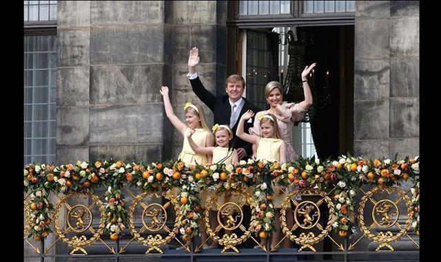 FOTO 4 | Guillermo Alejandro y familia, Países Bajos. Fortuna: 186 millones de euros. La gran mayoría de su fortuna procede de inversiones y del Estado. Se incluyen entre sus propiedades el Castillo de Drakensteyn (Holanda) y una villa en Tavernelle (Ital