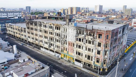La demolición requerirá el encapsulamiento del actual edificio para evitar daños a predios cercanos como el hospital de Essalud, así como a la vía pública, que es muy transitada. (Foto: Municipalidad de Lima)