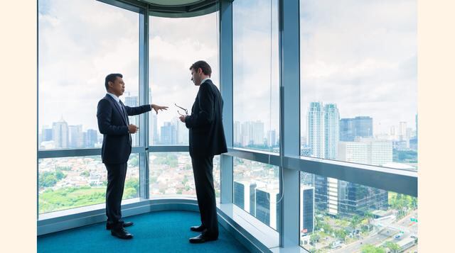 Trabajar con la Alta Gerencia: Los Gerentes o personas de mayor grado deben estar alineados y motivados a la generación de intraemprendedores en la empresa. Para ellos deben estar capacitados en habilidades de coaching, liderazgo motivacional y conocer co