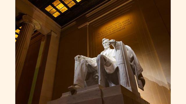 Lincoln Memorial Reflecting Pool, Washington DC, Estados Unidos. "Magnífico, pero tranquilo y con bastante movimiento, especialmente la lectura de la dirección de Gettysburg en la sombra de Lincoln y luego caminar más allá".