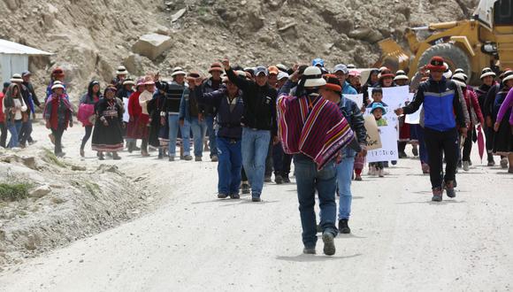 Minería es afectada por conflictos sociales y arrastra al resto de la economía peruana.