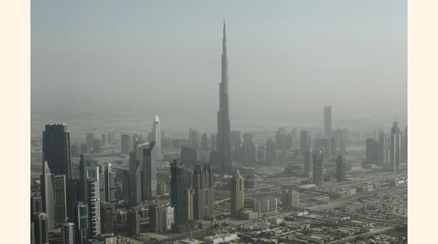 Al finalizar en 2010, Burj Dubai usaron 31.400 toneladas de barras de refuerzo o de acero reforzado, Si se midiera de un extremo al otro, el acero se extendería una cuarta parte del camino alrededor del mundo.