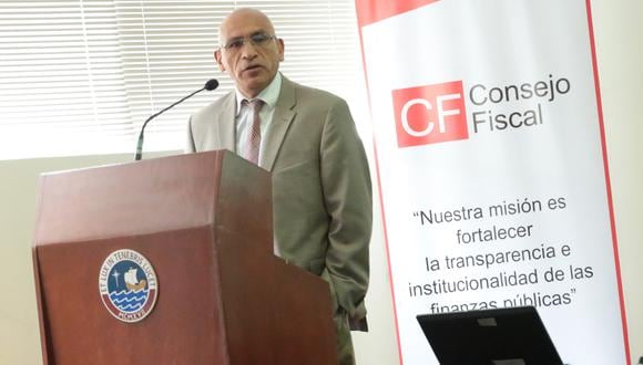 Waldo Mendoza, exministro de Economía y actual miembro del Consejo Fiscal, cuyo presidente es Carlos Oliva, también es ministro de Economía. (Foto: GEC)