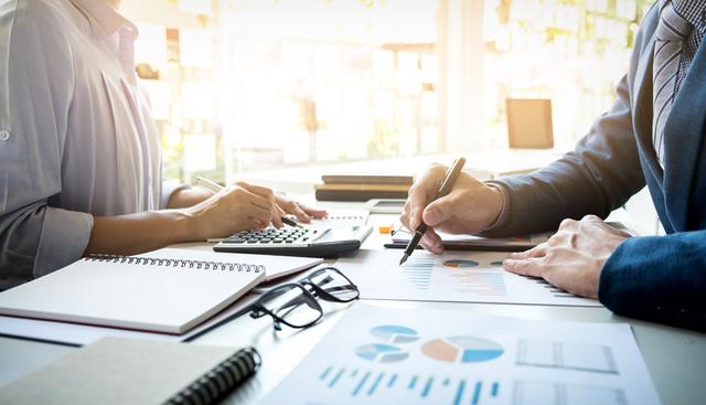 FOTO 2 | 2. Hacer el trabajo de otros. “Es que si no lo hago, nadie lo va a hacer” es la excusa de muchas personas para hacer las cosas que le corresponden a los demás. Lo peor es que después te agarran la medida y trabajas doble. Recuerda que para eso existen responsabilidades por cargo. Si alguien no hace su trabajo, es algo que se debe comunicar.
Recomendación: No te ofrezcas para trabajos de rutina, de bajo perfil, que consuman tiempo y esfuerzo por poco reconocimiento, aprende a delegar e identifica cuando alguien quiera que hagas su trabajo para llevarse el crédito.  (Foto: Freepik)