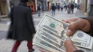 Precio del dólar sigue subiendo: revisa en cuánto cerró el tipo de cambio este martes 24 de enero