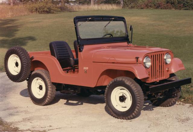4. CJ-5 (1955). Desde su aparición se convirtió rápidamente el vehículo favorito para los que buscan recreación al aire libre. De gran capacidad, resistencia y durabilidad que define el estilo 4×4 de Jeep,  fue producida por la marca durante 30 años, más 