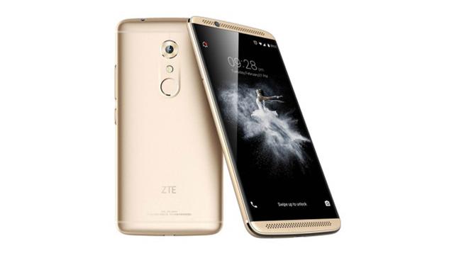 El ZTE Axon 7 se coloca octavo con 132.217 puntos en AnTuTu y unas prestaciones que recogen un procesador Snapdragon 820 con 4 o 6 GB de RAM (este último sólo en China). Con hasta 128 GB de almacenamiento interno cuenta con microSD. Ofrece una cámara de 2