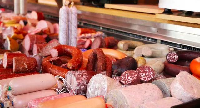 FOTO 2 | Mito 2: “Los embutidos no complementan la alimentación”. (Foto: iStock)