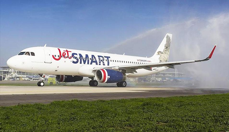Foto 8 |  La aerolínea low cost JetSmart busca el incremento de sus frecuencias de viaje de Lima a Santiago (y viceversa), pasando de cuatro a 14 frecuencias semanales. En esa línea, ha solicitado la modificación de su permiso de operación de servicio de transporte aéreo regular internacional de pasajeros. Otros operadores aéreos que están siguiendo la misma ruta o segmento de ruta podrán formular oposición, la cual será vista en audiencia pública. (Foto: JetSmart)