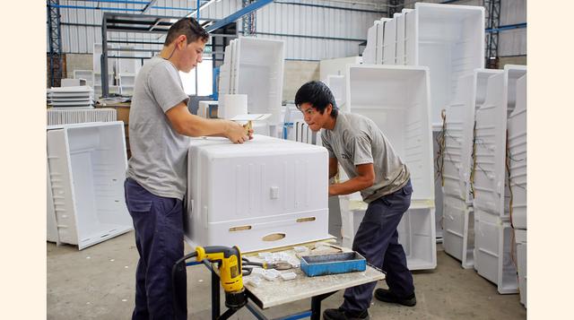 La línea de cocinas representa para Indurama el 54% de su facturación, mientras que las cocinas empotrables tienen una participación del 6%, según datos a noviembre del 2013. (Manuel Melgar)