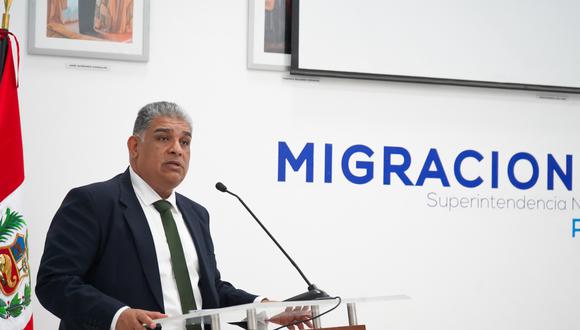 Superintendente de Migraciones habla sobre el nuevo reglamento de la ley de Migraciones en Perú. Foto: Migraciones.
