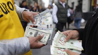 Dólar supera los S/ 3.65, pero tras swap cambiario del BCR cierra a la baja 