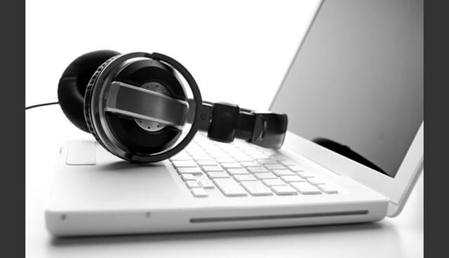 5. Cursos de música online

Si sabes tocar un instrumento y quieres un software que transforma cualquier modelo digital. Puedes cobrar por clase o por curso completo – una vez pagado, liberas el contenido por u tiempo determinado para que el alumno tome las lecciones-. Tus clientes potenciales son personas que prefieren comprar de forma digital y pasar tiempo navegando en Internet. Por eso, promociona tu negocio por medio de plataformas en línea, redes sociales y marketing digital. Ejemplo de éxito: Pentagrama (Foto: Difusión)