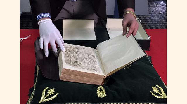La biblioteca cuenta con una colección de manuscritos de prominentes pensadores de la región, incluido "Muqadimmah", de Khaldun, trabajo histórico del siglo XIV que estuvo seis meses en el museo parisino del Louvre a préstamo, mientras procedían