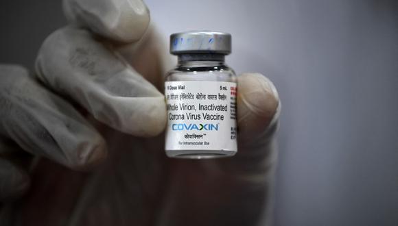Según explicó el regulador sanitario brasileño, la vacuna en voluntarios brasileños del ensayo de Covaxin no llegó a aplicarse. (Indranil MUKHERJEE / AFP)