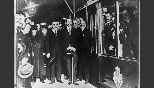 Foto 5 |  El Metro de Madrid se abrió al público el 31 de octubre de 1919. Los más de 56.000 viajeros que lo utilizaron aquel día comprobaron que recorrían en diez minutos el mismo trayecto que duraba media hora en tranvía.